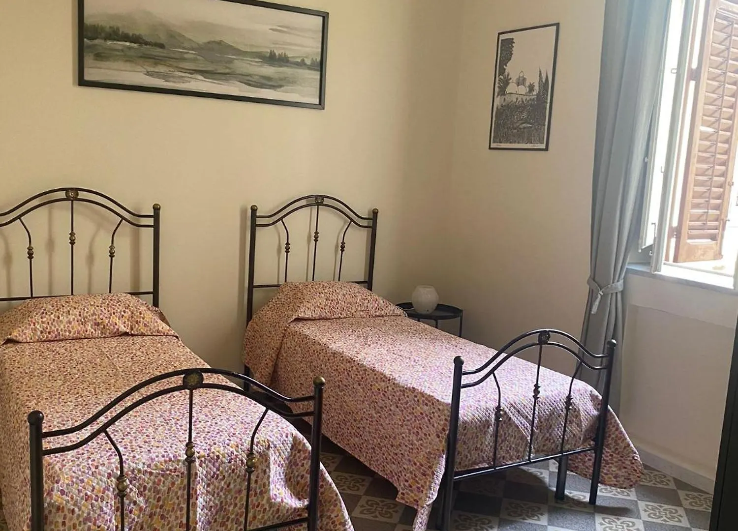 Esse Rooms Palermo 0*,  Italy